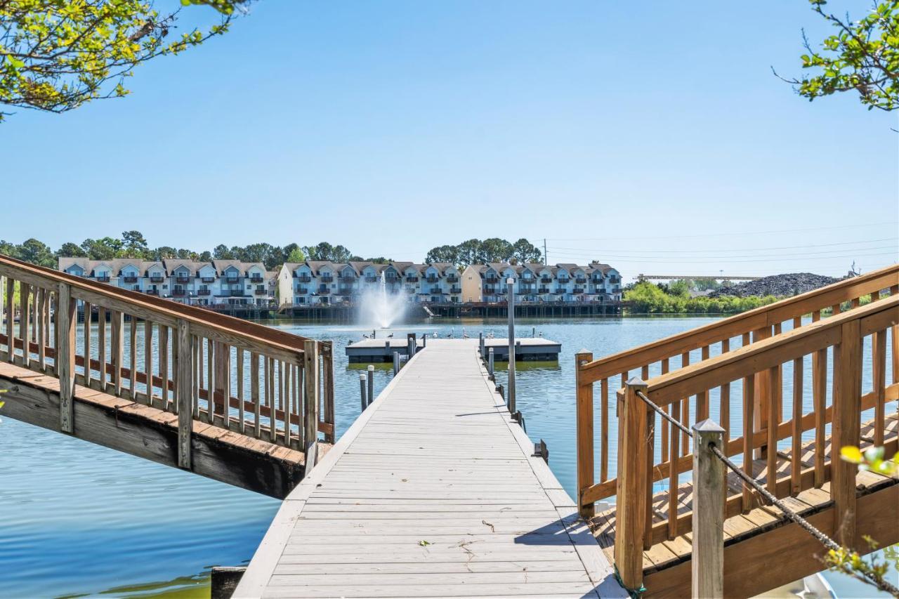 ☆Live On The Water! Lake Palmetto Palm W/ Patio - 10Min To Downtown & Beaches☆ チャールストン エクステリア 写真