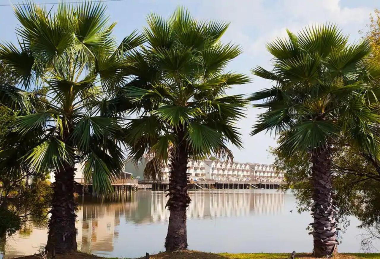 ☆Live On The Water! Lake Palmetto Palm W/ Patio - 10Min To Downtown & Beaches☆ チャールストン エクステリア 写真