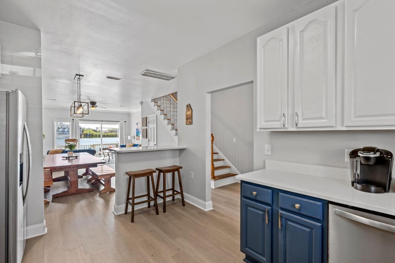 ☆Live On The Water! Lake Palmetto Palm W/ Patio - 10Min To Downtown & Beaches☆ チャールストン エクステリア 写真