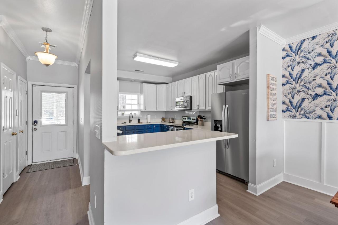 ☆Live On The Water! Lake Palmetto Palm W/ Patio - 10Min To Downtown & Beaches☆ チャールストン エクステリア 写真