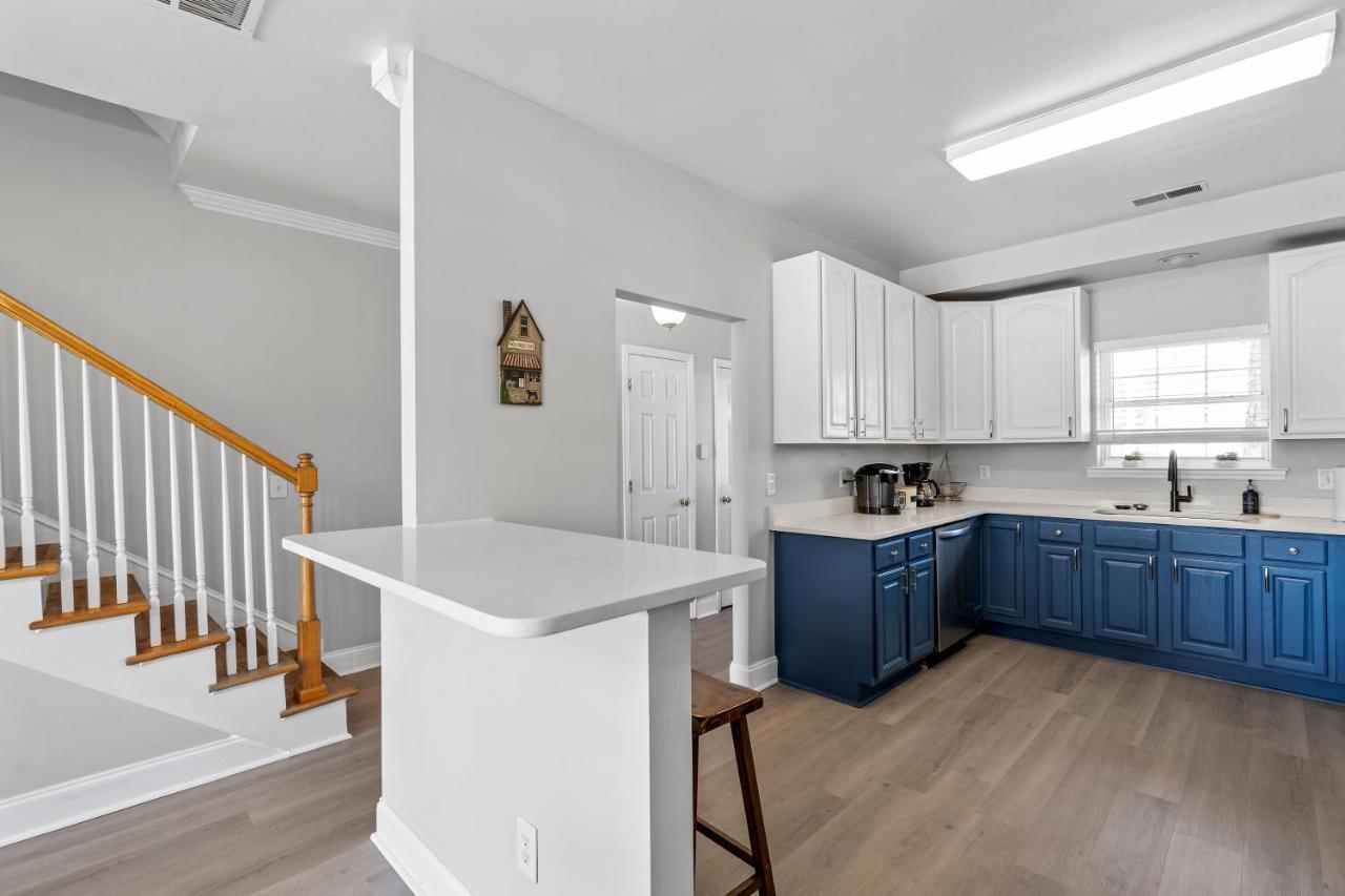 ☆Live On The Water! Lake Palmetto Palm W/ Patio - 10Min To Downtown & Beaches☆ チャールストン エクステリア 写真