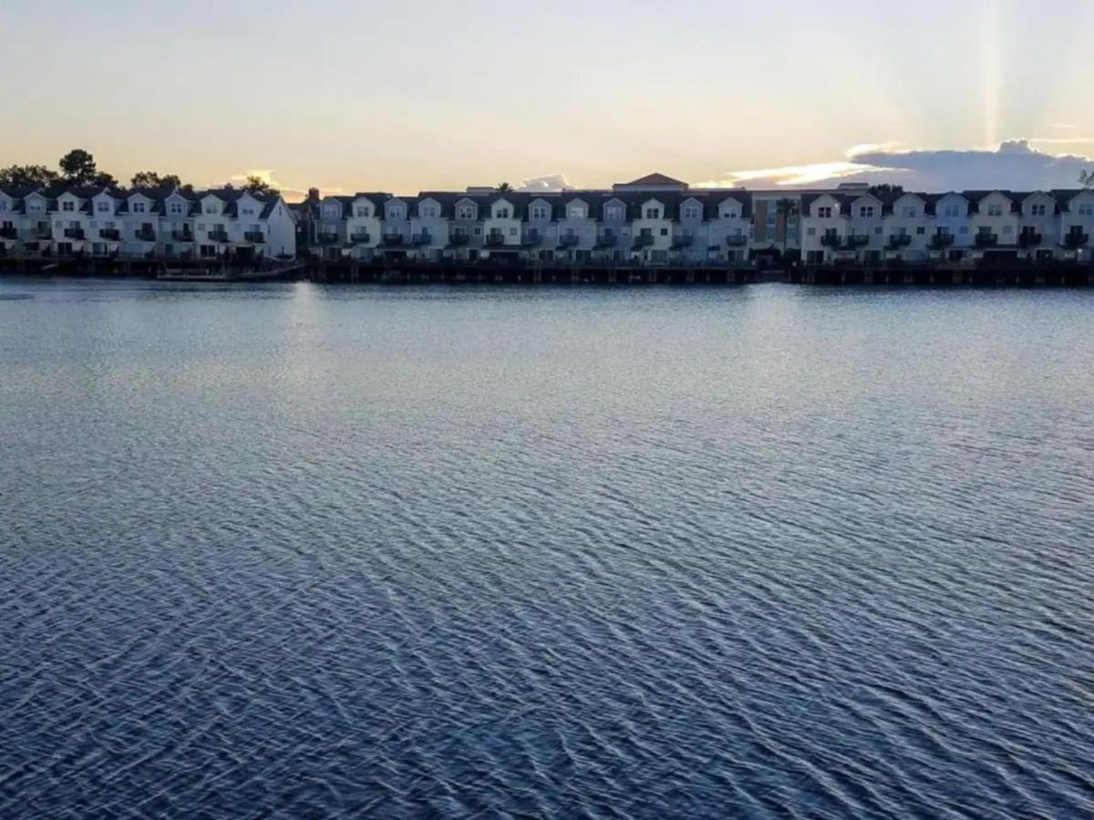 ☆Live On The Water! Lake Palmetto Palm W/ Patio - 10Min To Downtown & Beaches☆ チャールストン エクステリア 写真