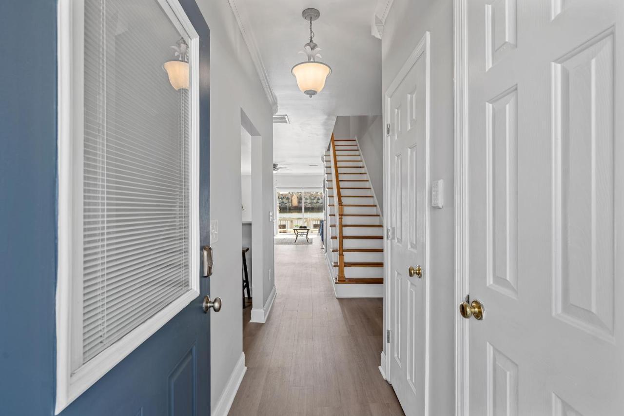 ☆Live On The Water! Lake Palmetto Palm W/ Patio - 10Min To Downtown & Beaches☆ チャールストン エクステリア 写真