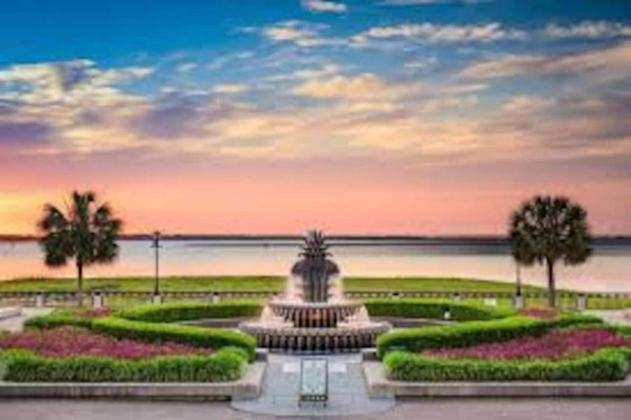 ☆Live On The Water! Lake Palmetto Palm W/ Patio - 10Min To Downtown & Beaches☆ チャールストン エクステリア 写真